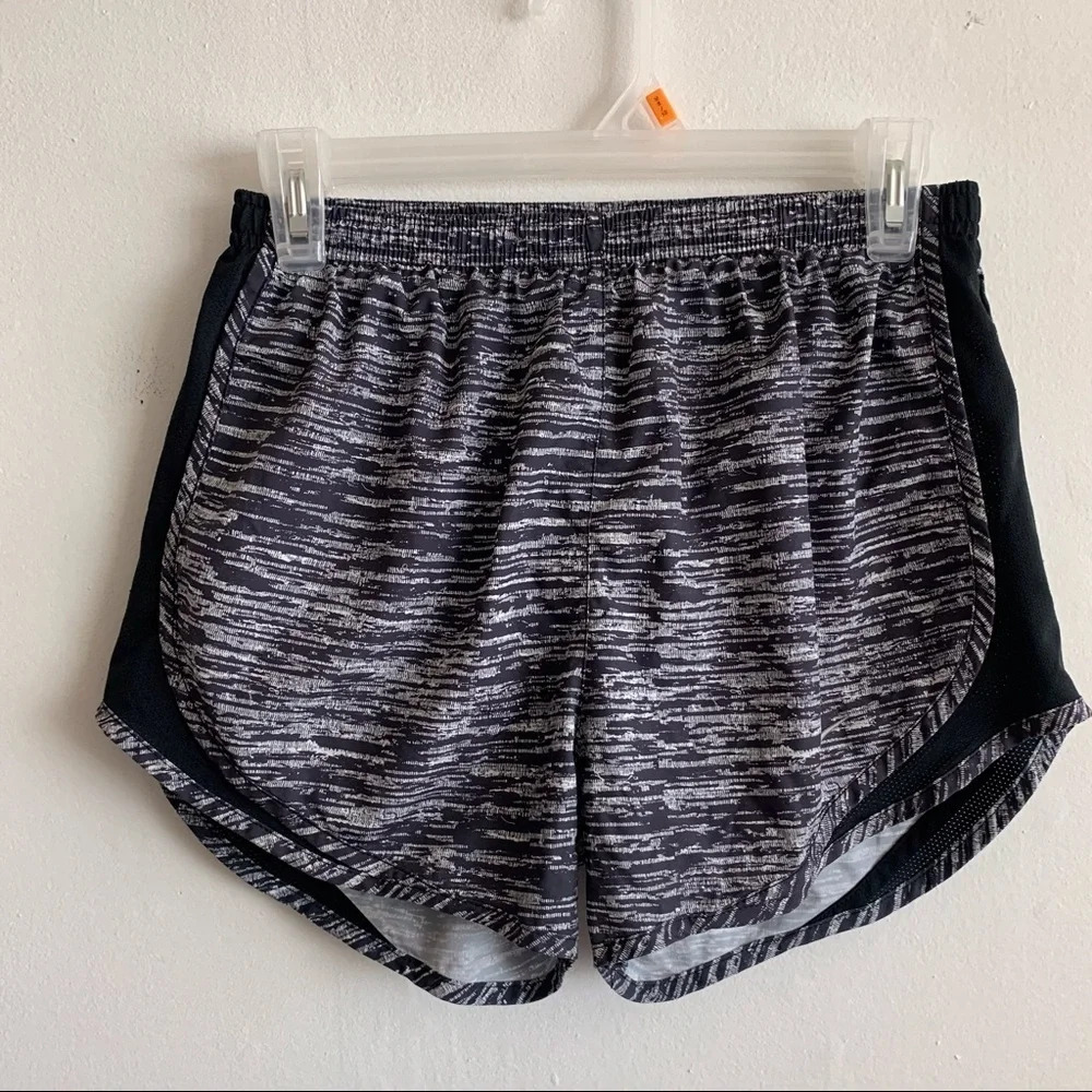 Nike Dri Fit Black White Lined Running Shorts size S